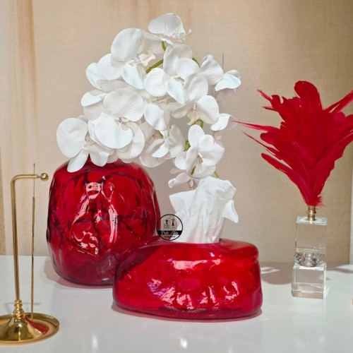 گلدان و جادستمالی قرمز